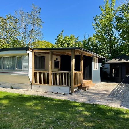 Chalet 'T Rijsterbos Op Camping Met Zwembad! Villa Ngoại thất bức ảnh
