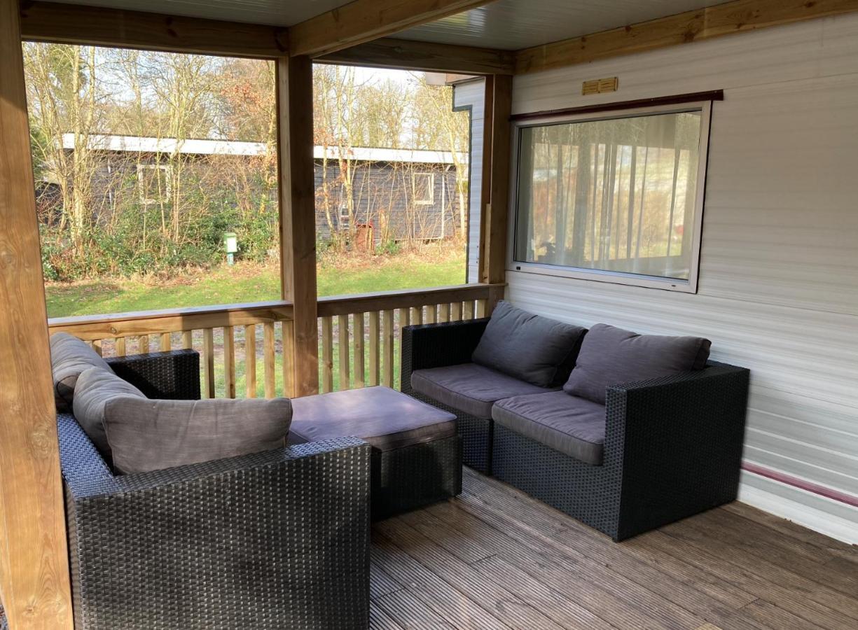 Chalet 'T Rijsterbos Op Camping Met Zwembad! Villa Ngoại thất bức ảnh