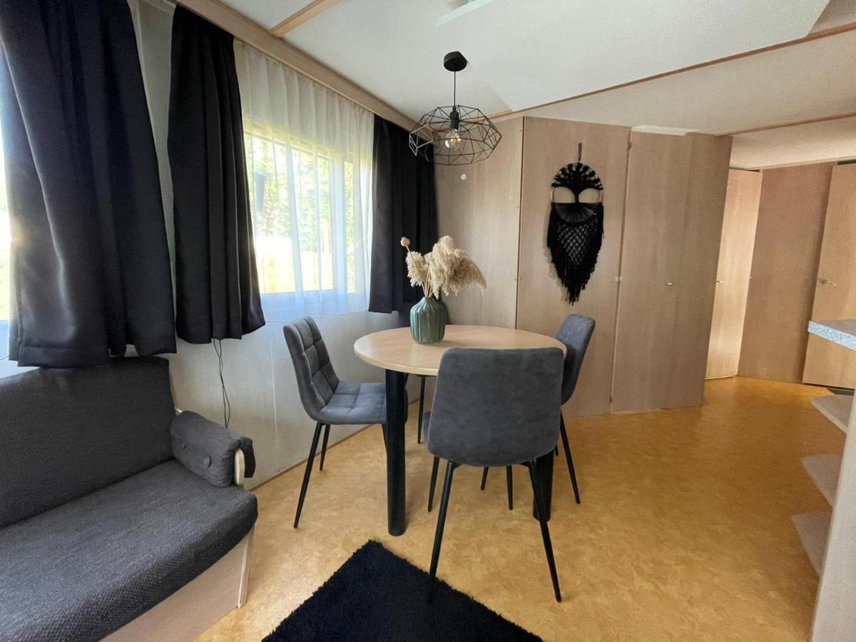 Chalet 'T Rijsterbos Op Camping Met Zwembad! Villa Ngoại thất bức ảnh