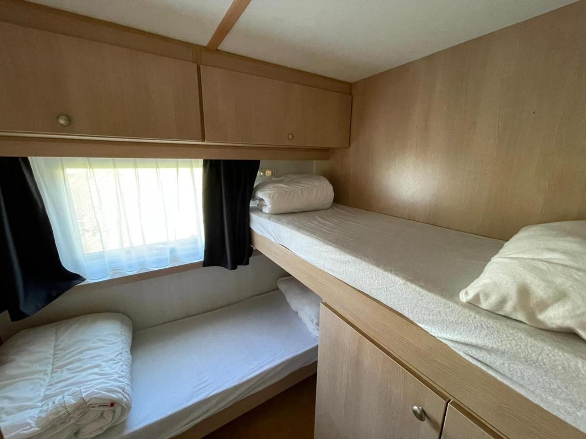 Chalet 'T Rijsterbos Op Camping Met Zwembad! Villa Ngoại thất bức ảnh